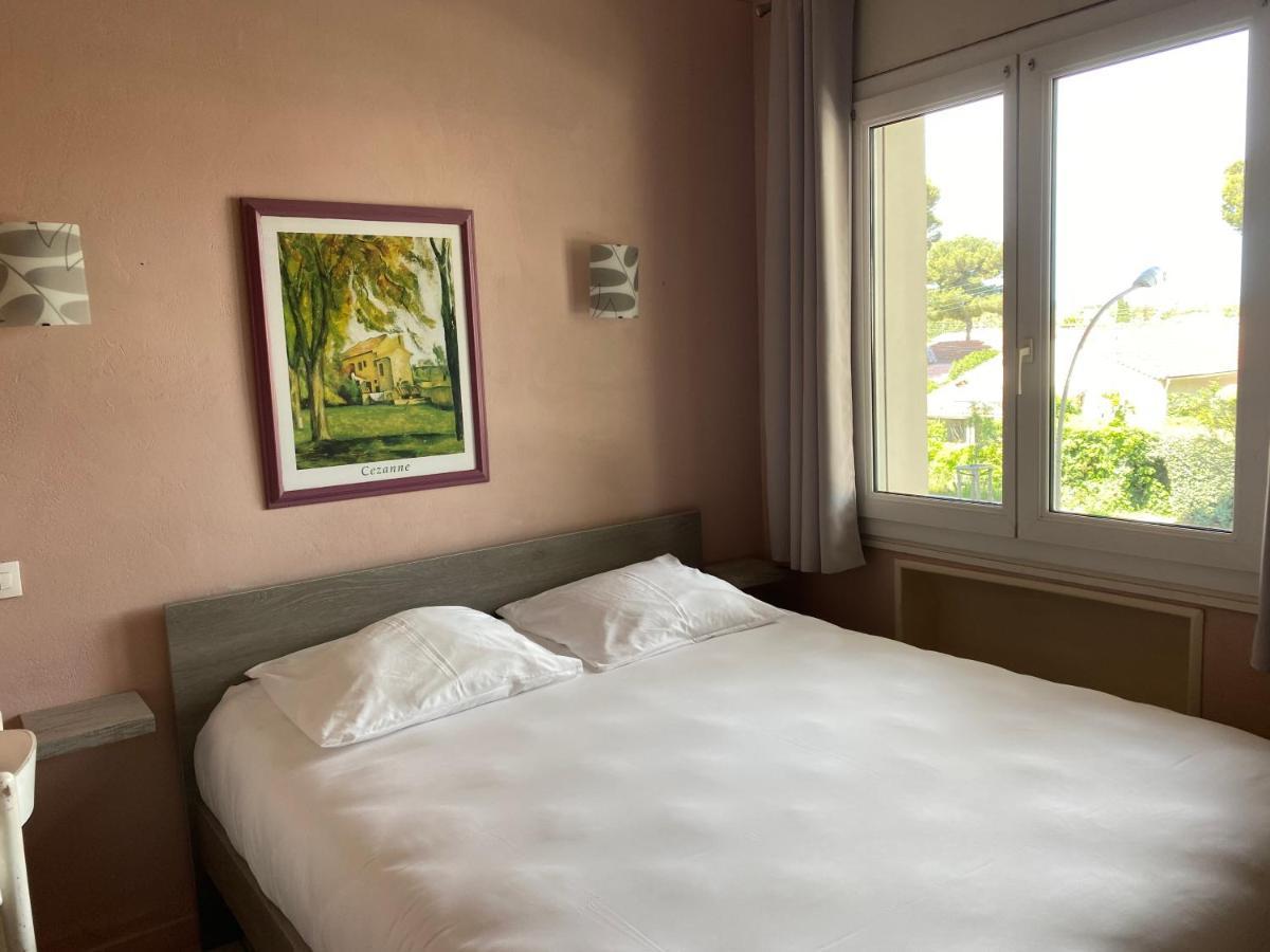 Logis Hotel Restaurant Le Kalliste Ιέρ Εξωτερικό φωτογραφία