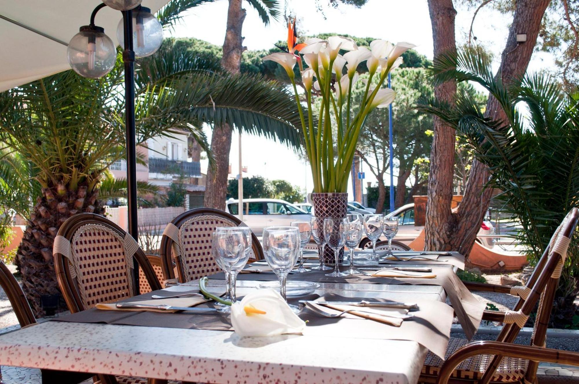 Logis Hotel Restaurant Le Kalliste Ιέρ Εξωτερικό φωτογραφία