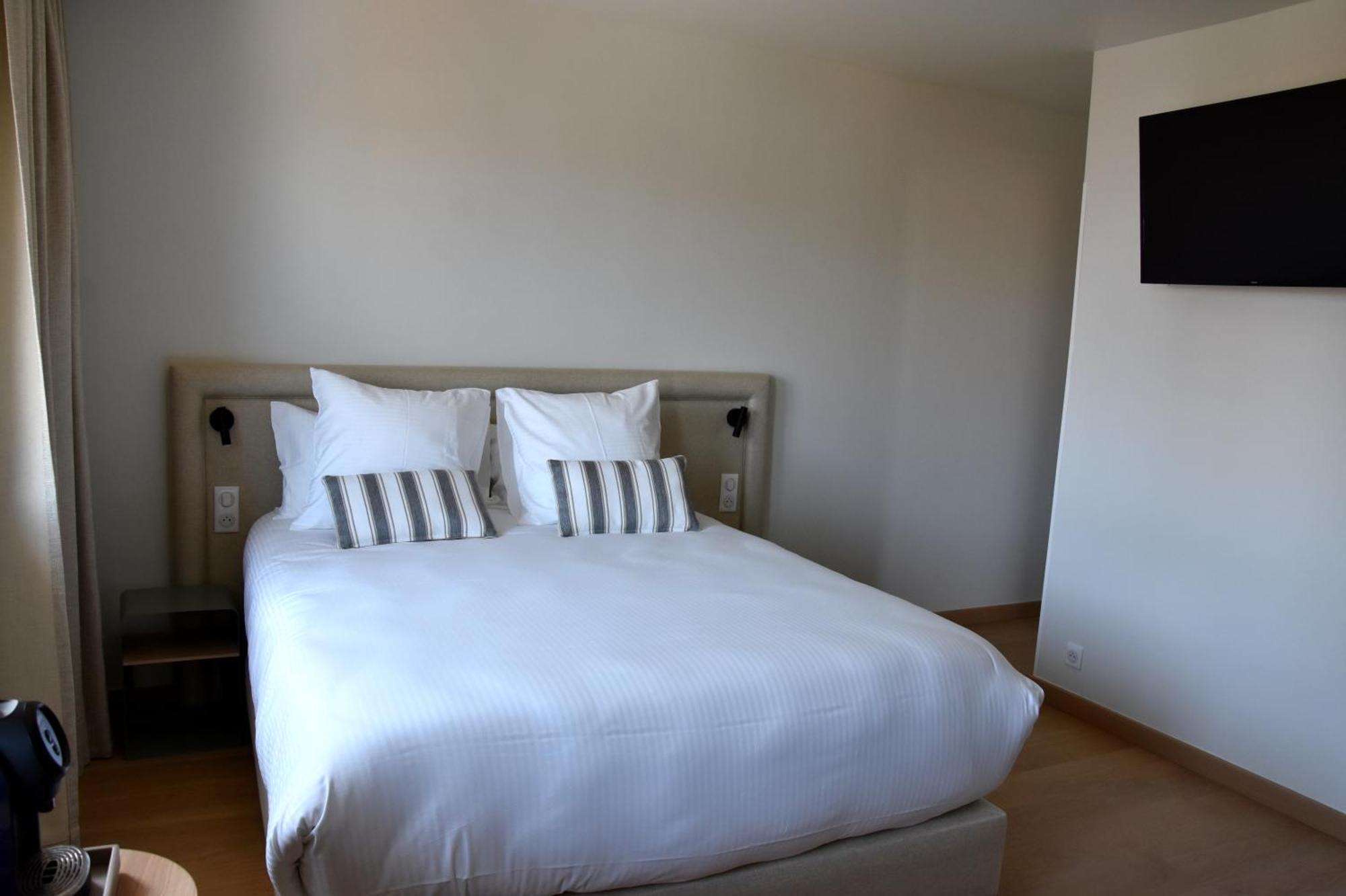 Logis Hotel Restaurant Le Kalliste Ιέρ Εξωτερικό φωτογραφία